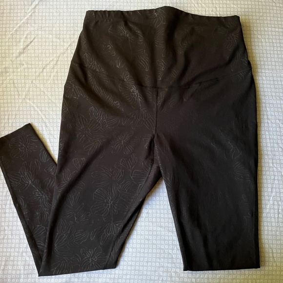 *LOT OF 2* Full-Panel Old Navy Maternity Leggings - Picture 2 of 5